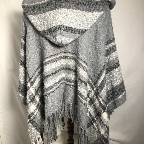 Womens Grey Shawl. One Size. Kismet. Womens Grey Shawl. One Size. Kismet. - Picture 3 of 4
